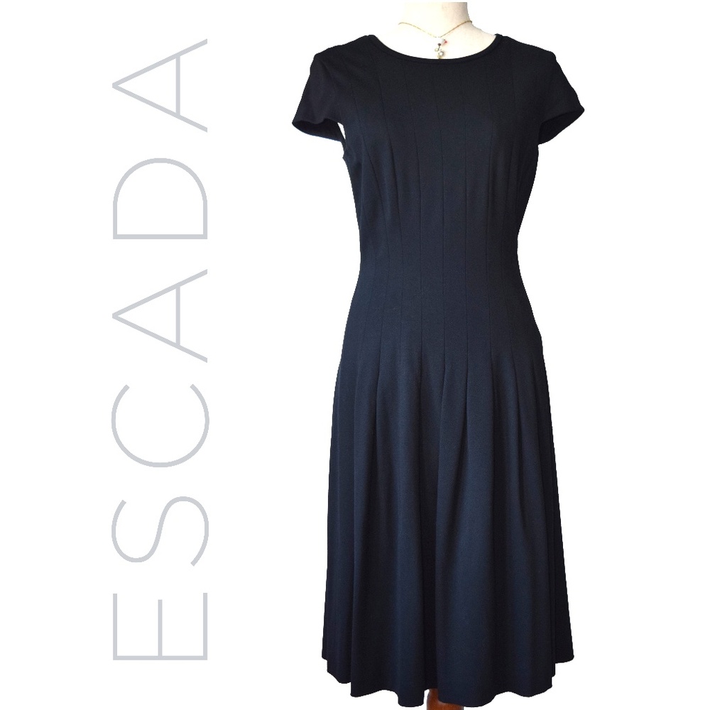 Escada Black Cap Sleeve Pleated Dress. Viscose Blend. Size 36 (US 6)
